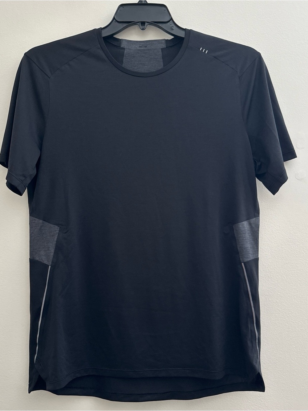Lululemon Hybrid Athletic Short Sleeve T-Shirt Mens Size Medium Black Gray